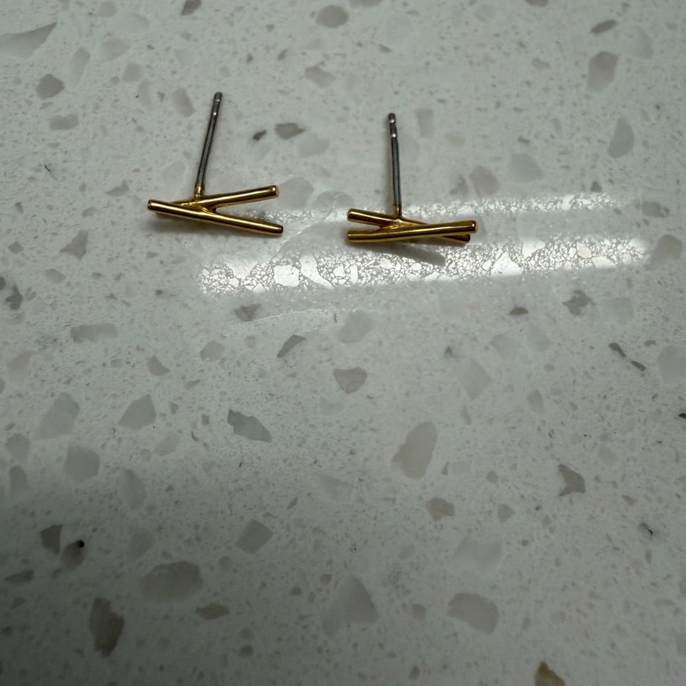 Bundle 2+ items for a discount 💛 Minimalist Gold Cross Bar Stud Earrings